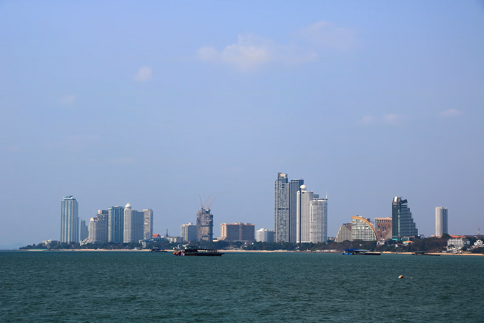 Once Pattaya 32-storey high-rise condominium on Pattaya Third Road in Naklua with rooftop pool and sky lounge